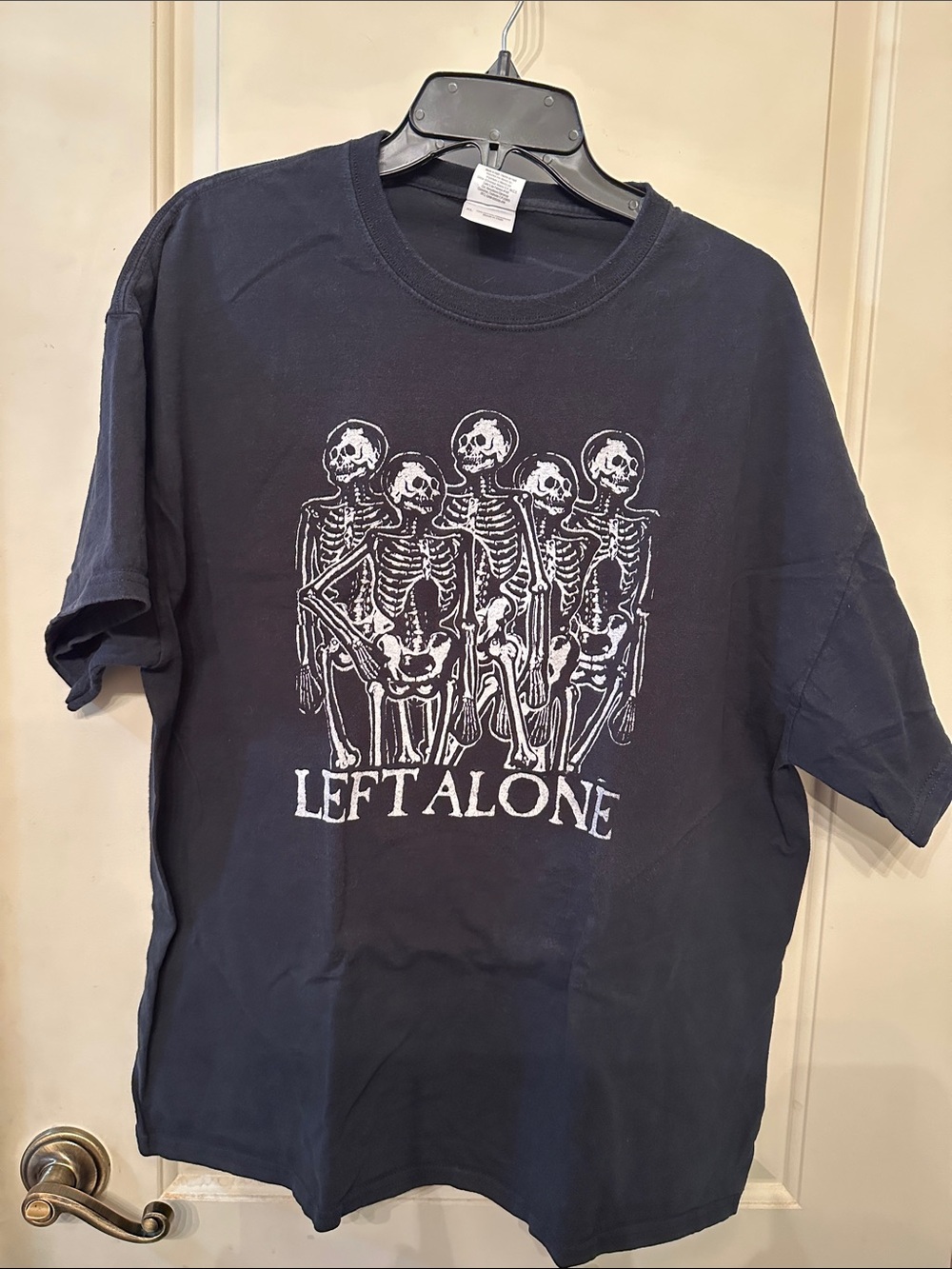 LEFT ALONE shirt in black
